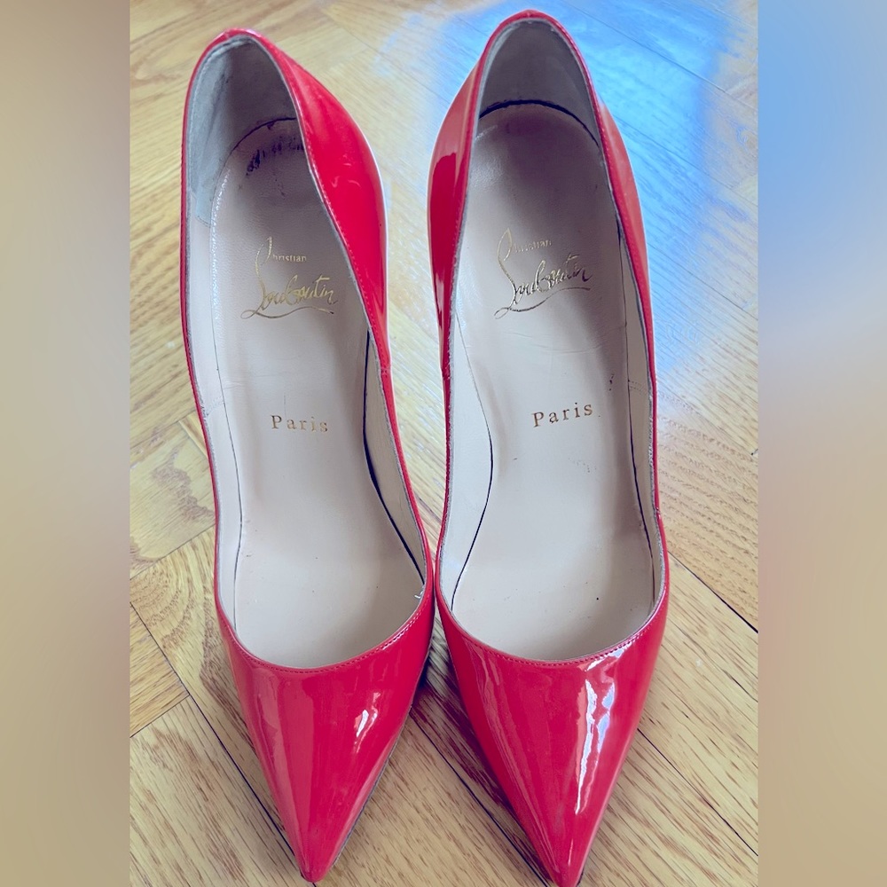 Gently worn, christian Louboutin So Kate Heel. size 37.5